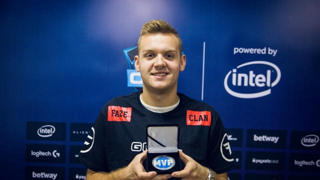 2025LPL夏季赛定组赛趣味数据：飞机出场最多， rookie MVP最多